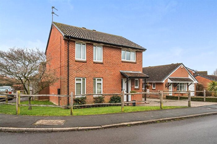 3 Bedroom Detached House For Sale In Shelley Drive, Broadbridge Heath, RH12