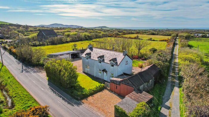 3 Bedroom Detached House For Sale In Hen Aelwyd, Rhoshirwaun, LL53