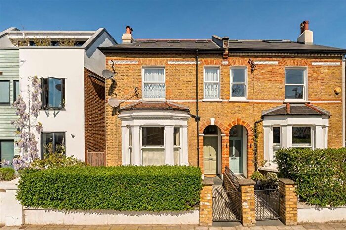2 Bedroom Flat For Sale In Fernlea Road, Balham, SW12