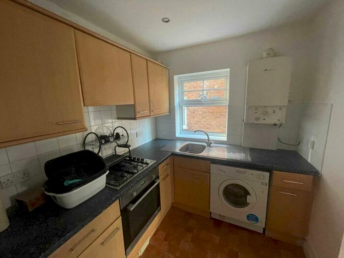 2 Bedroom Flat To Rent In Wilbraham Road, Manchester, M16