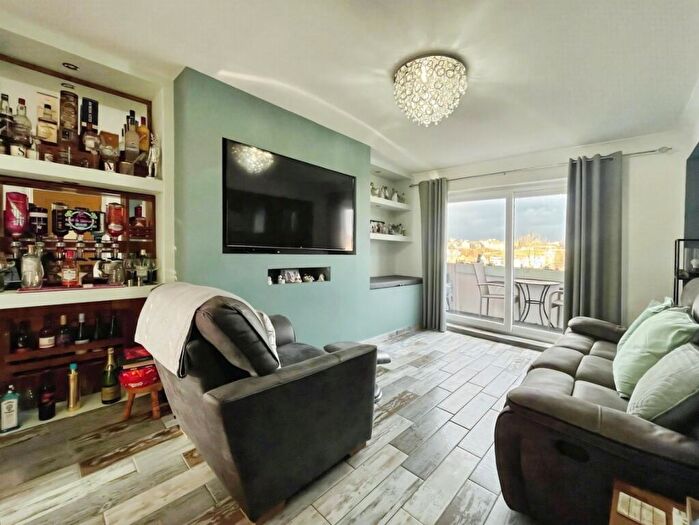 2 Bedroom Flat For Sale In Greens Place, South Shields, Tyne And Wear, NE33