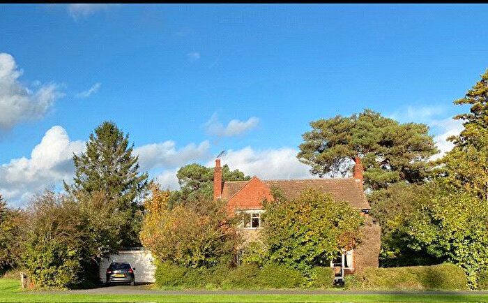 3 Bedroom Detached House For Sale In Evesham Road, Salford Priors, Evesham, Warwickshire, WR11