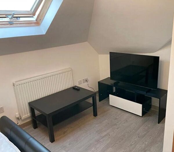 Studio To Rent In Coles Green Road, London, NW2