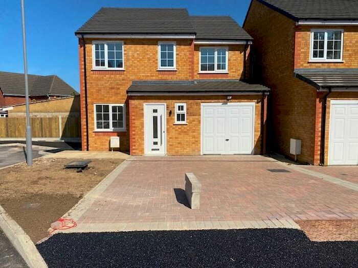 4 Bedroom Detached House To Rent In Wingate Road, Luton, LU4