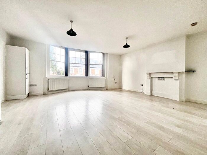 2 Bedroom Flat To Rent In High Street, Teddington, TW11