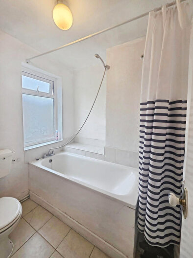 1 Bedroom Flat For Sale In Liddington Road, Stratford, London, Greater London, E15