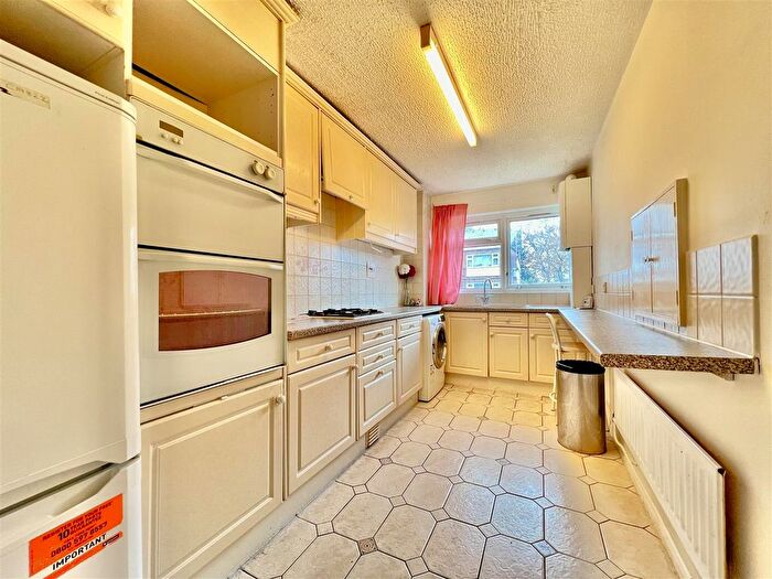 2 Bedroom Flat To Rent In Field Road, Feltham, TW14