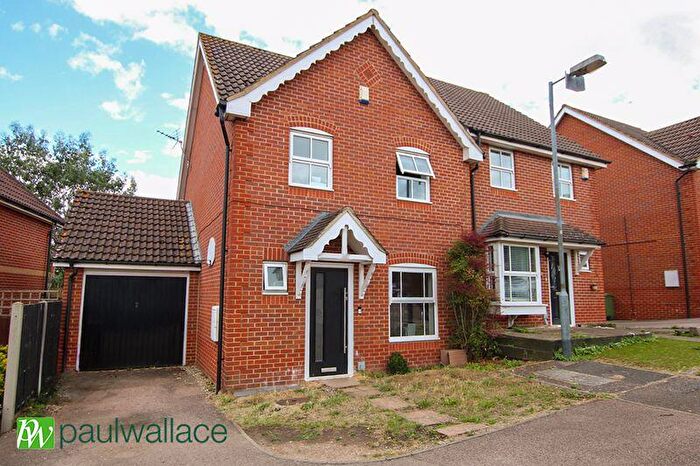 3 Bedroom Semi-Detached House For Sale In Lucern Close, West Cheshunt, EN7