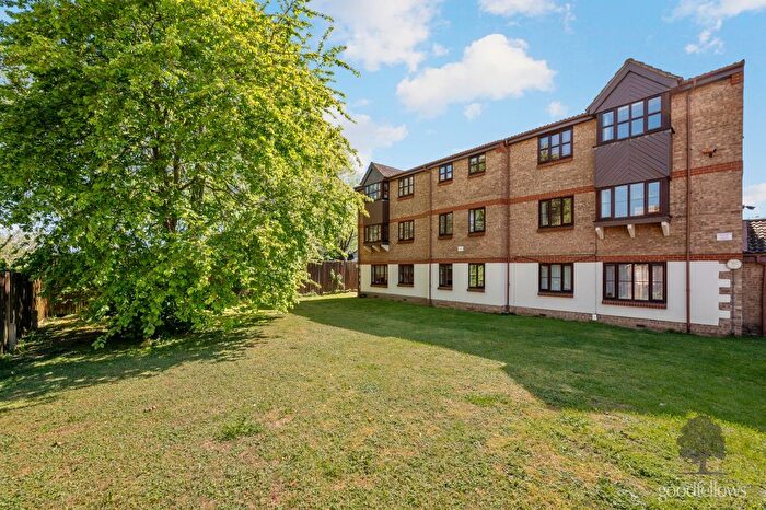 2 Bedroom Flat To Rent In Spring Grove, Mitcham, CR4