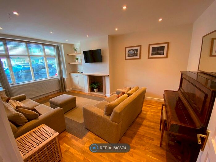 4 Bedroom Detached House To Rent In Hazeldene Rd, Bristol, BS34