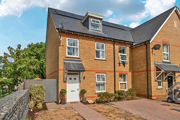4 Bedroom End Of Terrace House For Sale In Stead Close, Chislehurst, Kent, BR7