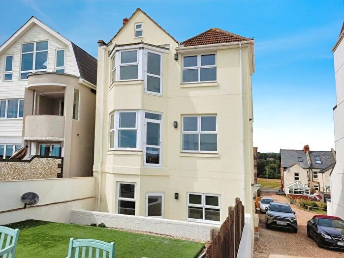2 Bedroom Flat To Rent In Marine Parade, Hythe, Kent, CT21