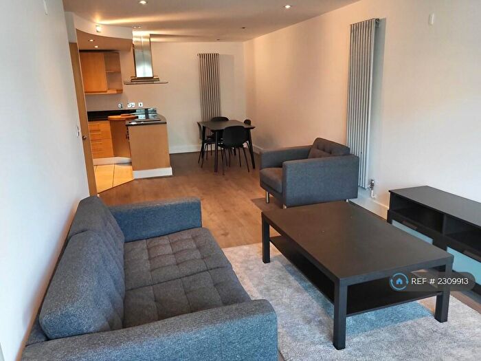 2 Bedroom Flat To Rent In Millharbour, London, E14