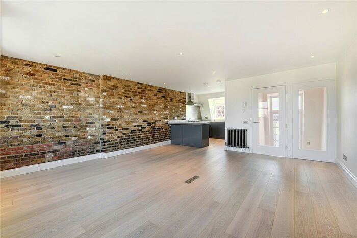 3 Bedroom Flat To Rent In Bishops Road, London, SW6