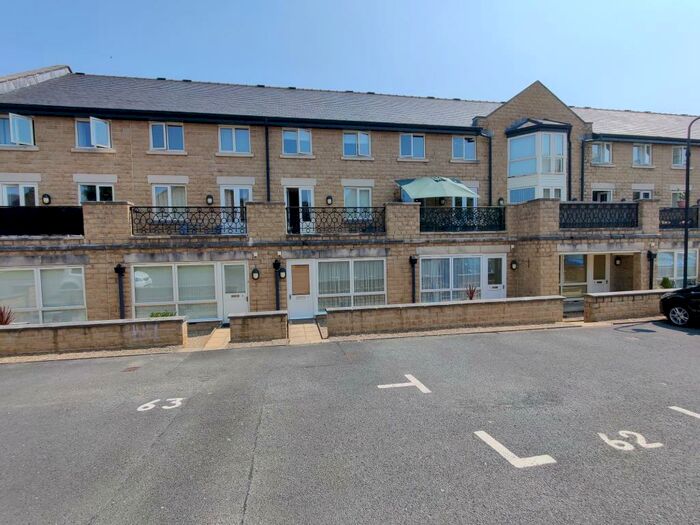 1 Bedroom Ground Flat To Rent In Charlotte Close, Halifax, HX1