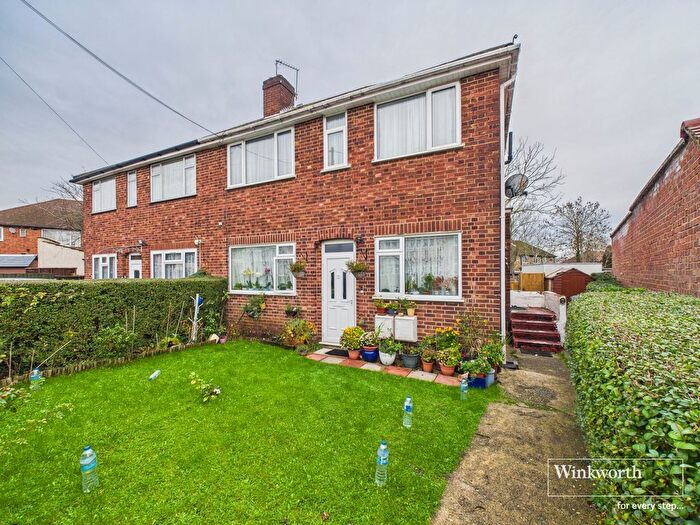 2 Bedroom Maisonette For Sale In Glebe Crescent, Harrow, Middlesex, HA3