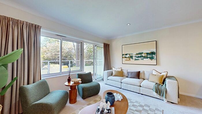 2 Bedroom Flat For Sale In Cambridge Park, Twickenham, TW1