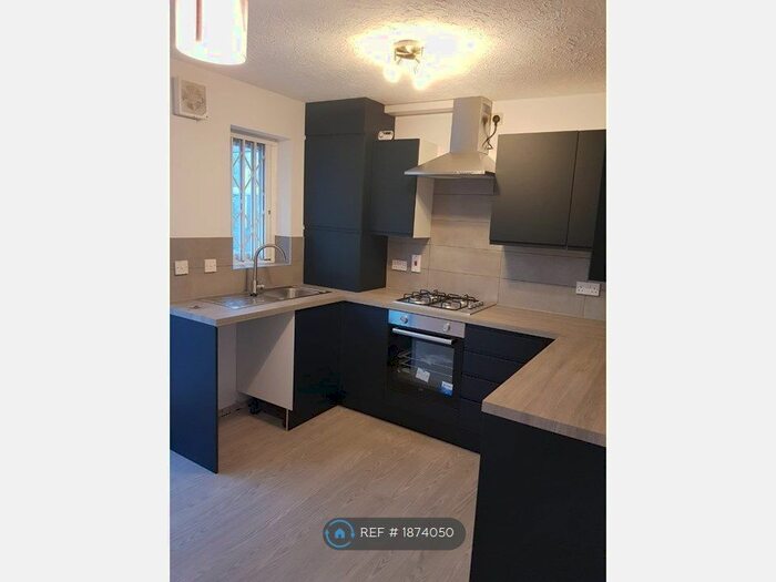 2 Bedroom End Of Terrace House To Rent In Velour Close, Salford, M3