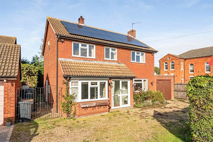 4 Bedroom Detached House For Sale In High Street, Thurleigh, Bedford, MK44