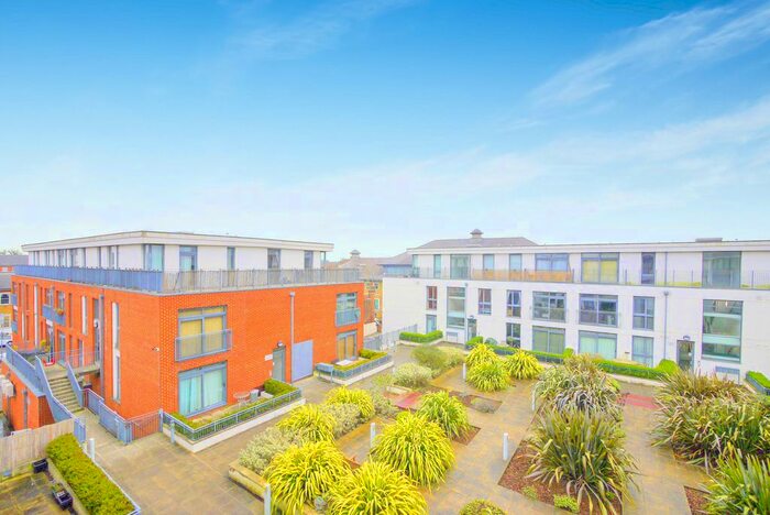 2 Bedroom Flat To Rent In Liberty House, Chertsey, KT16