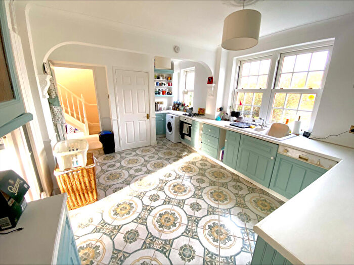 5 Bedroom Detached House To Rent In Harefield, Long Melford, CO10