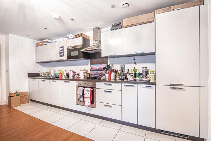 2 Bedroom Flat To Rent In Albatross Way, Surrey Quays, London, SE16