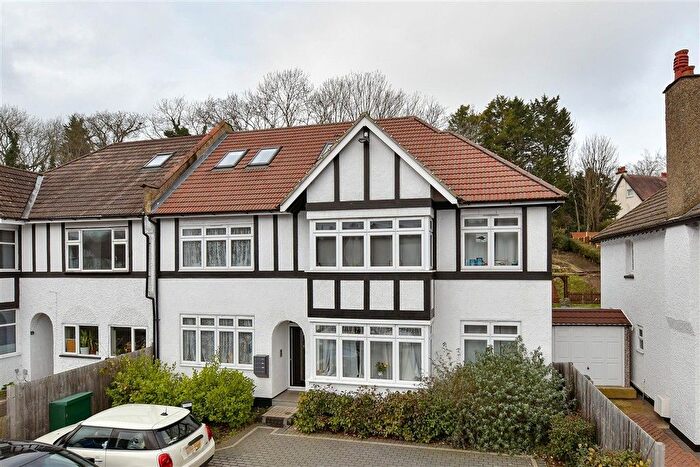 1 Bedroom Flat For Sale In Brighton Road, Coulsdon, Surrey, CR5