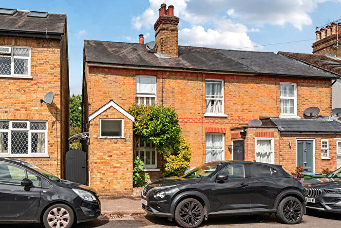 3 Bedroom End Of Terrace House For Sale In New Road, Weybridge, KT13