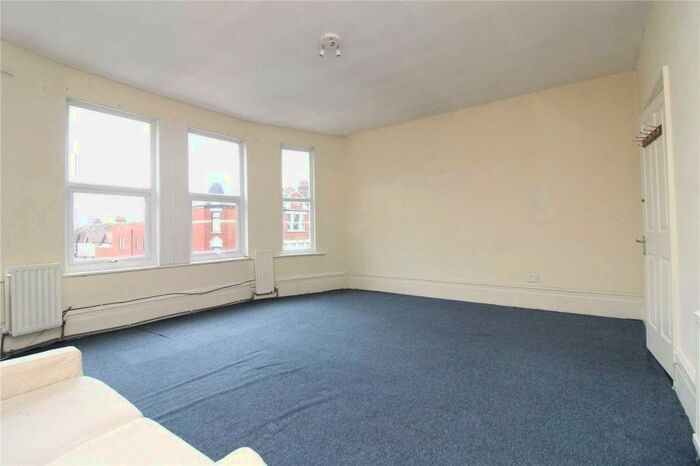 2 Bedroom Apartment To Rent In Ballards Lane, London, N3
