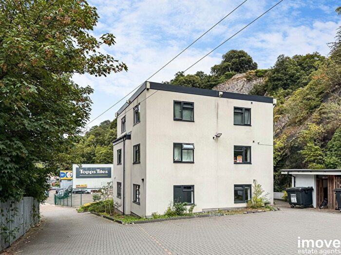 2 Bedroom Flat To Rent In Ella Court, Teignmouth Road, Torquay, TQ1