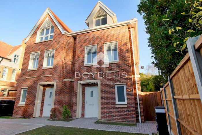 4 Bedroom Semi-Detached House To Rent In Inglis Road, Colchester CO3