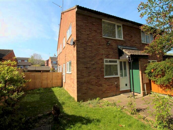 1 Bedroom Property To Rent In St. Peters Close, Daventry, NN11