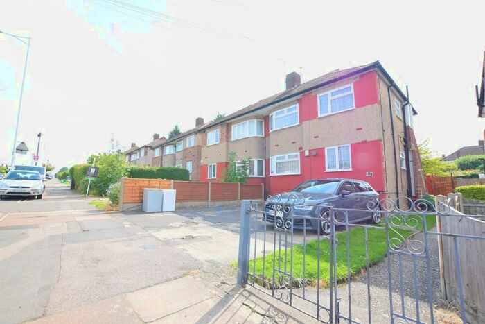 2 Bedroom Maisonette To Rent In Fullwell Avenue, Ilford, IG5