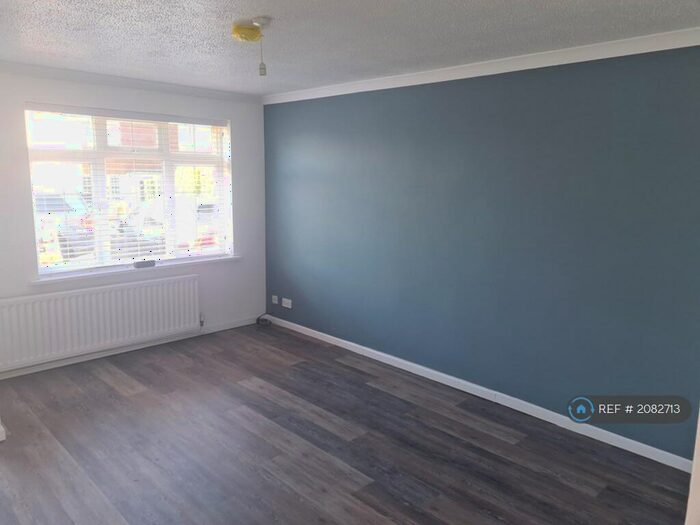 3 Bedroom Semi-Detached House To Rent In Aldersleigh Drive, Stafford, ST17