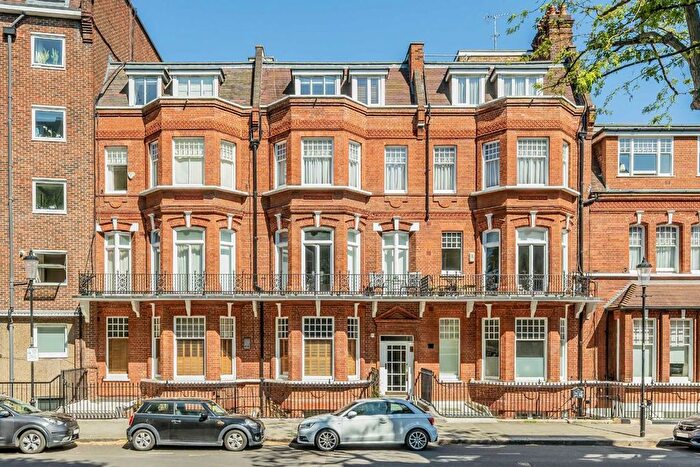 2 Bedroom Flat For Sale In Elm Park Gardens, Chelsea, SW10