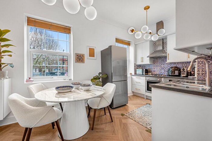 2 Bedroom Flat For Sale In Tower Bridge Road, Borough, SE1