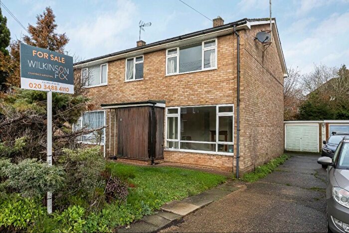 3 Bedroom Semi Detached House For Sale In Edenham Crescent, Reading, Berkshire, RG1