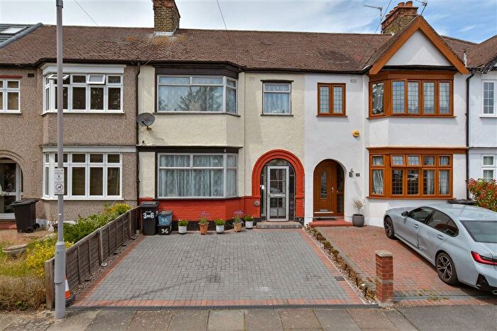 3 Bedroom Terraced House For Sale In Bawdsey Avenue, Ilford, Essex, IG2