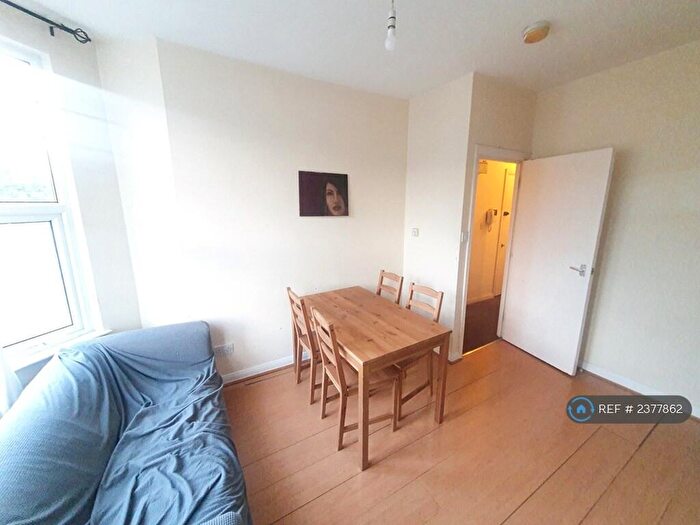 2 Bedroom Flat To Rent In Laitwood Road, Balham, SW12