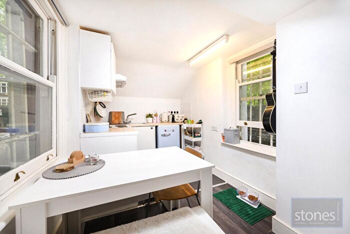 Apartment To Rent In Belsize Avenue, London, NW3