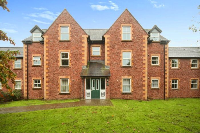 2 Bedroom Flat To Rent In Park View, Cotford St. Luke, Taunton, TA4