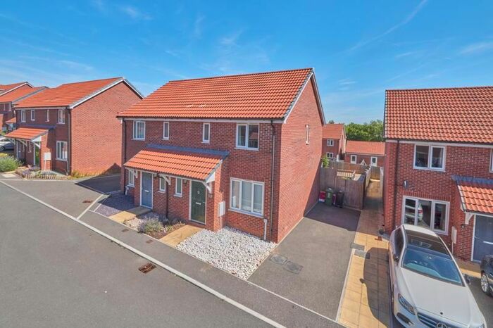 3 Bedroom Semi-Detached House To Rent In Linton Road, Exeter, EX1