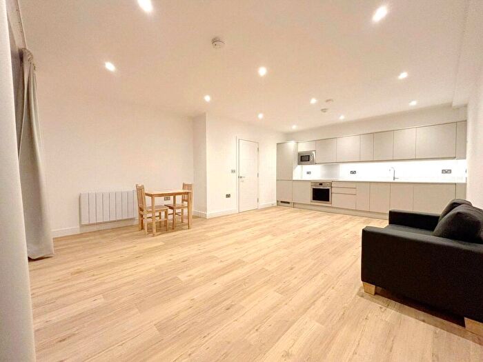 1 Bedroom Flat To Rent In Farnborough Road, Farnborough, Surrey, GU14