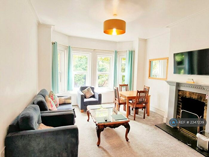 2 Bedroom Flat To Rent In Snowdon Road, Bournemouth, BH4