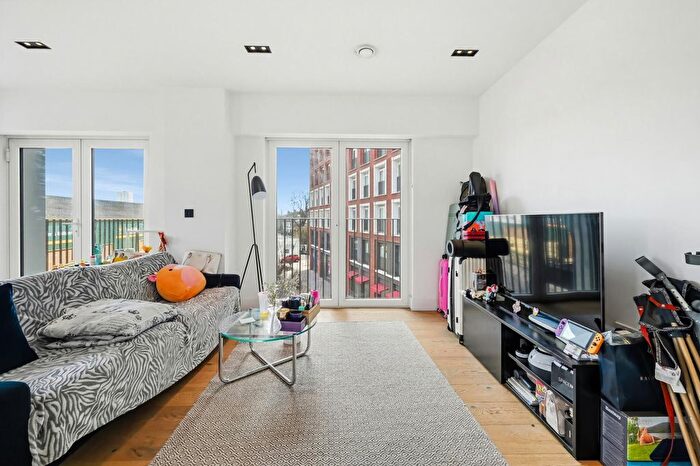 1 Bedroom Flat For Sale In Keybridge Tower, Exchange Gardens, SW8