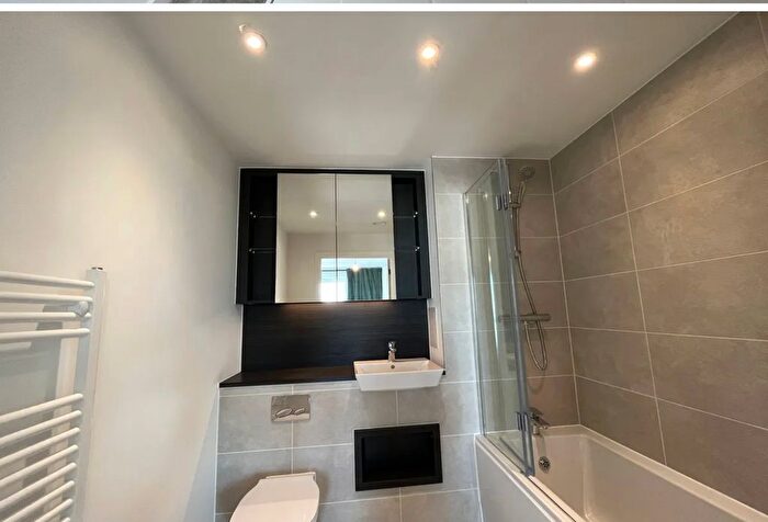 1 Bedroom Flat To Rent In Nestles Avenue, Hayes, UB3