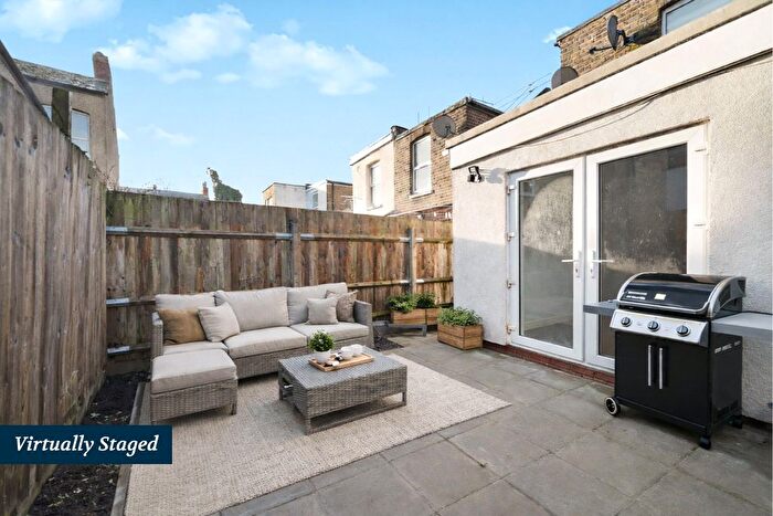 2 Bedroom Flat For Sale In Glynfield Road, Harlesden, NW10