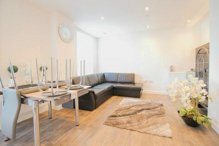 2 Bedroom Flat To Rent In Peregrine Point, Alma Road, Enfield EN3