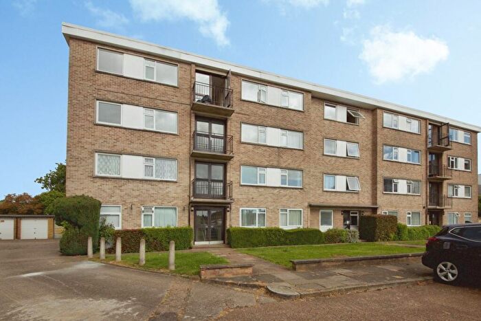 1 Bedroom Flat For Sale In Bridle Close, Enfield, EN3