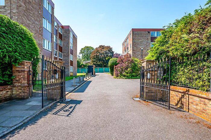 2 Bedroom Flat For Sale In Shortlands Grove, Shortlands, BR2